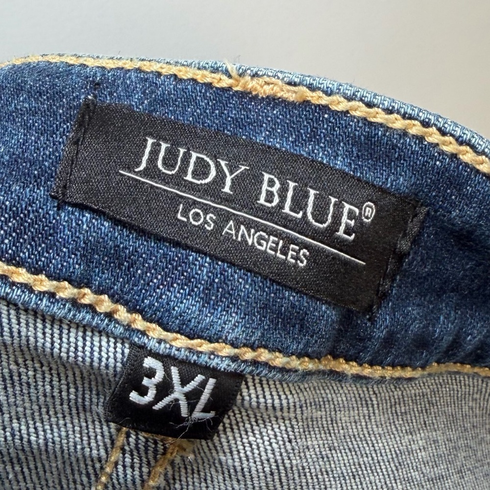 Judy blue distressed denim Shorts - Picture 10 of 16